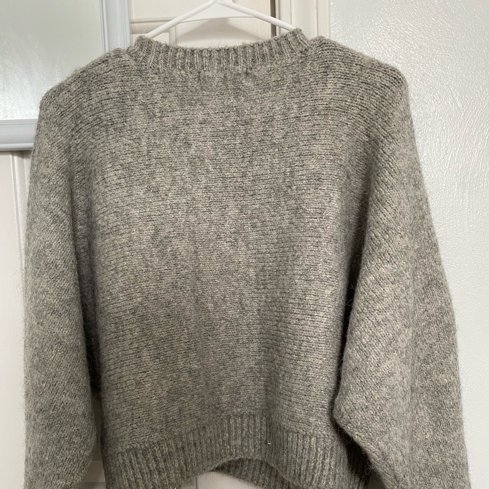 H&M Cropped Sweater, Size M - Picture 2 of 4